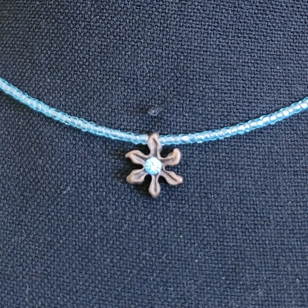 NWOT Beaded Floral Choker (NY&CO) - Picture 2 of 8
